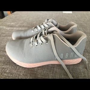 NOBULL Project grey/dusty rose: size 9.5